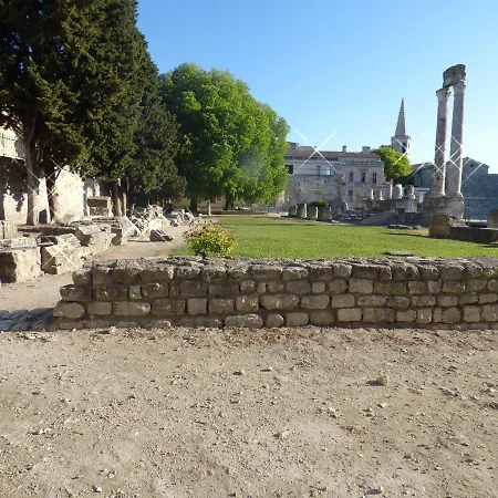 Coquet studio au pied des arènes, wifi Arles Esterno foto